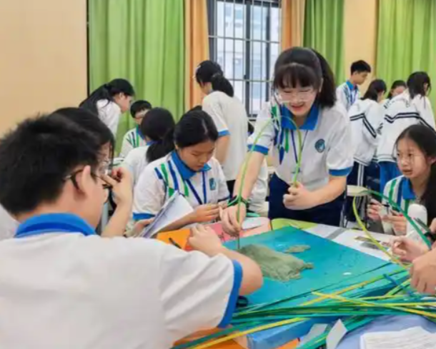 课后服务为载体丰厚课程供应让学生在多元体验中全面发展